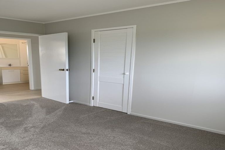 Photo of property in 2/6 Bundena Place, Clendon Park, Auckland, 2103