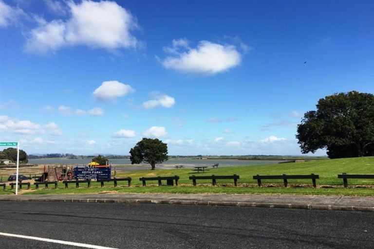 Photo of property in 51 Roys Road, Weymouth, Auckland, 2103