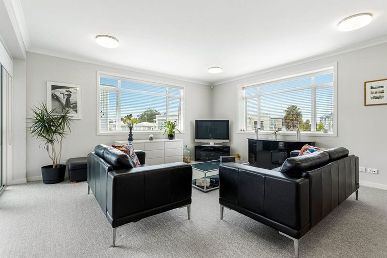 Photo of property in 30 Eaves Bush Parade, Orewa, 0931