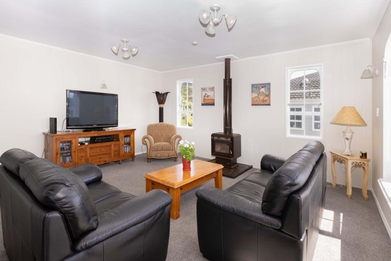 Photo of property in 52 Oriel Avenue, Tawa, Wellington, 5028