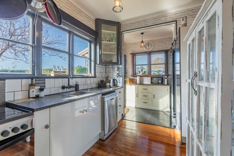 Photo of property in 79 Latham Street, Marewa, Napier, 4110