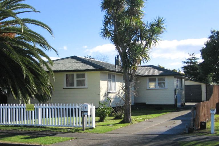 Photo of property in 5 Neal Crescent, Onekawa, Napier, 4110