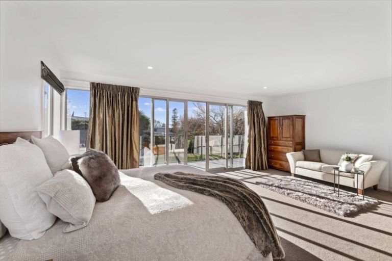 Photo of property in 5 Denley Gardens, Avonhead, Christchurch, 8042