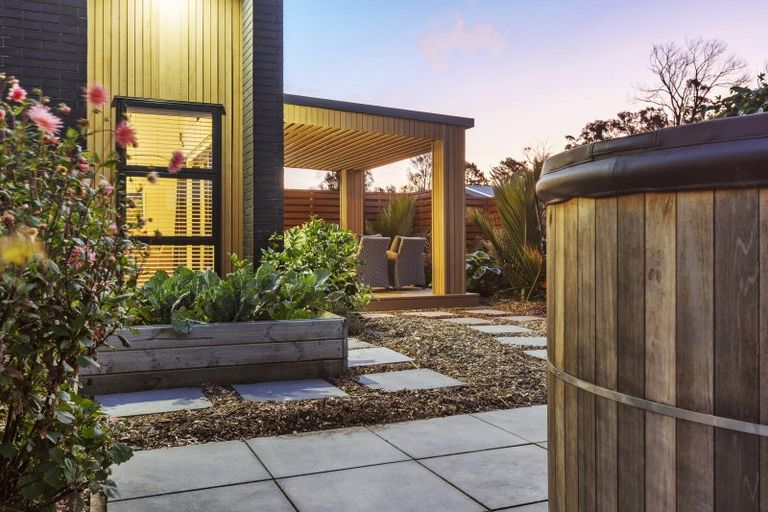 Photo of property in 3 Okoare Lane, Ferndale, New Plymouth, 4310