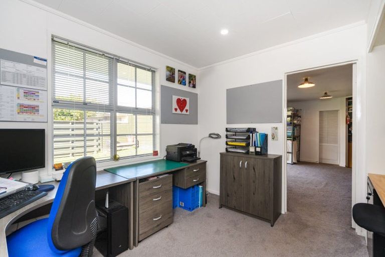 Photo of property in 17 Anaru Place, Awapuni, Palmerston North, 4412