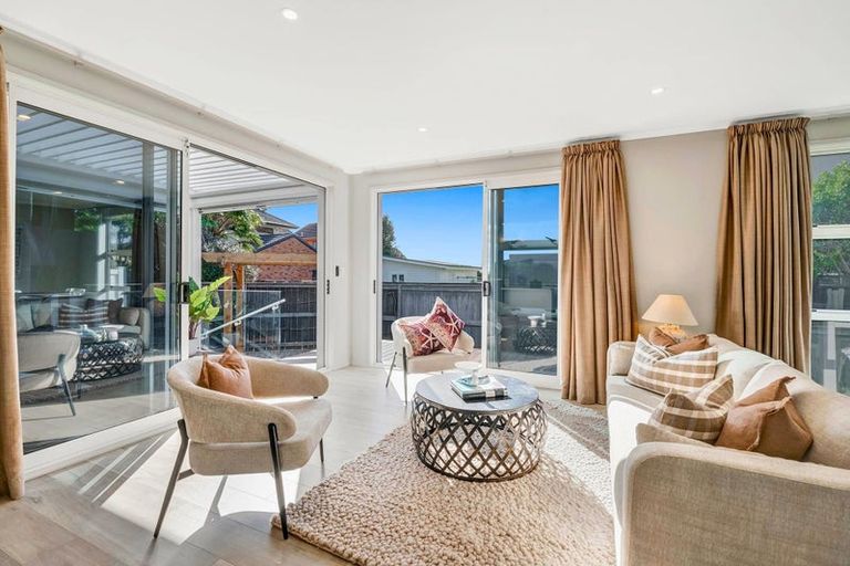 Photo of property in 63a Walton Street, Red Beach, 0932