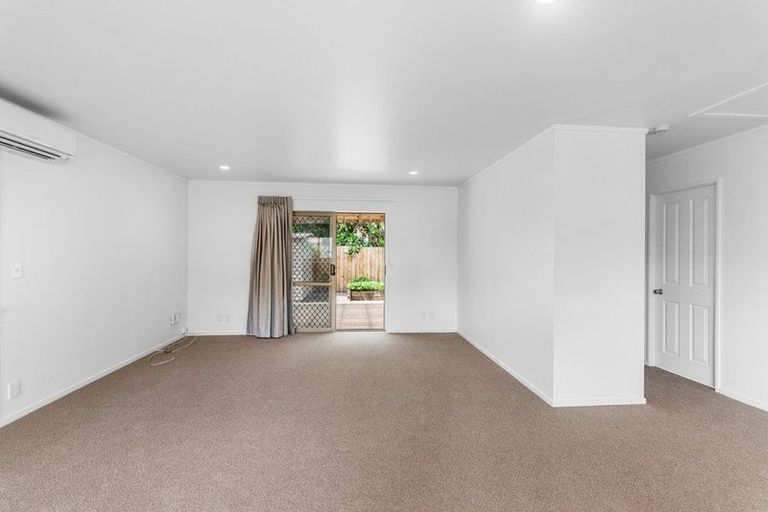 Photo of property in 1 Neta Grove, Henderson, Auckland, 0612