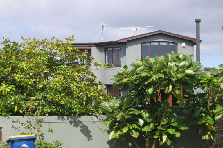Photo of property in 2/2 Rahopara Street, Castor Bay, Auckland, 0620