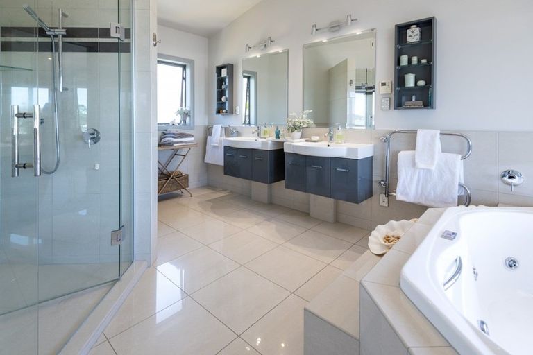 Photo of property in 74 Compass Way, Half Moon Bay, Auckland, 2012