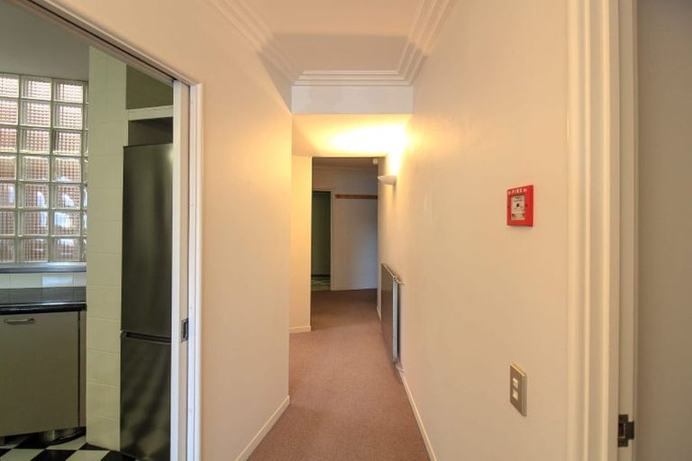 Photo of property in 2/226 Oriental Parade, Oriental Bay, Wellington, 6011