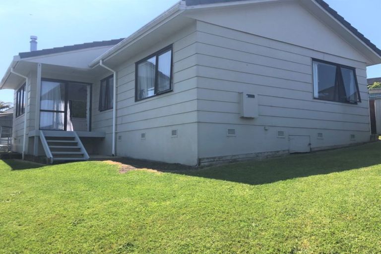 Photo of property in 4a Pokapu Place, Bethlehem, Tauranga, 3110