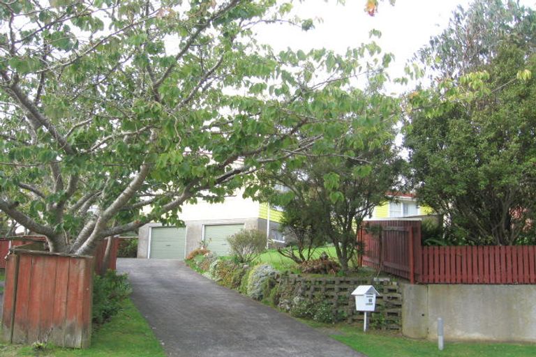 Photo of property in 14 Fitzwilliam Terrace, Tawa, Wellington, 5028