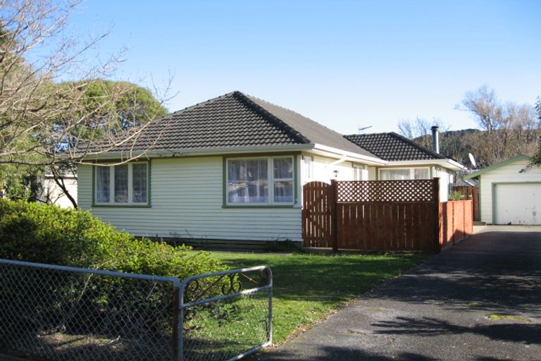 Photo of property in 39 Bull Avenue, Wainuiomata, Lower Hutt, 5014