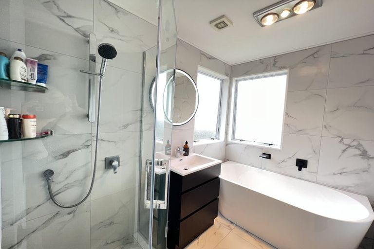 Photo of property in 1/33 Penion Drive, Flat Bush, Auckland, 2023