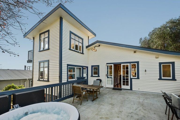 Photo of property in 64 Cutfield Road, New Plymouth, 4310