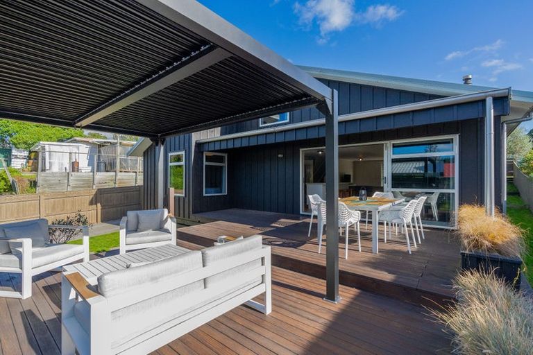 Photo of property in 6 Kent Avenue, Waitarere Beach, Levin, 5510