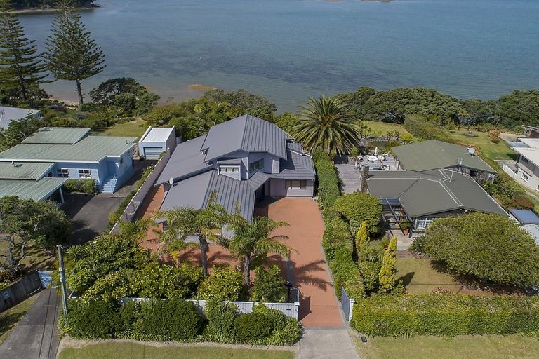 Photo of property in 979 Whangaparaoa Road, Tindalls Beach, Whangaparaoa, 0930