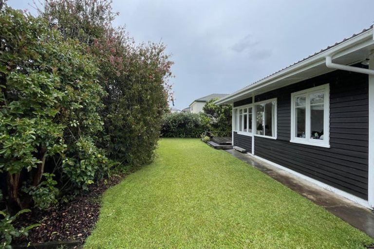 Photo of property in 42a Old Lake Road, Narrow Neck, Auckland, 0624