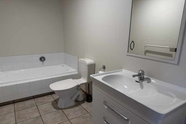 Photo of property in 4/25 Grove Road, Addington, Christchurch, 8024