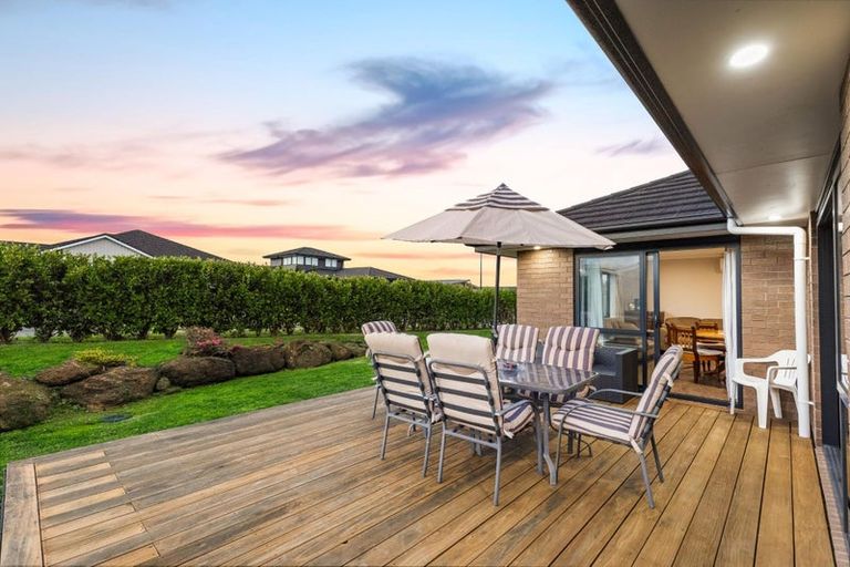 Photo of property in 16 Pitoitoi Drive, Riverhead, 0820