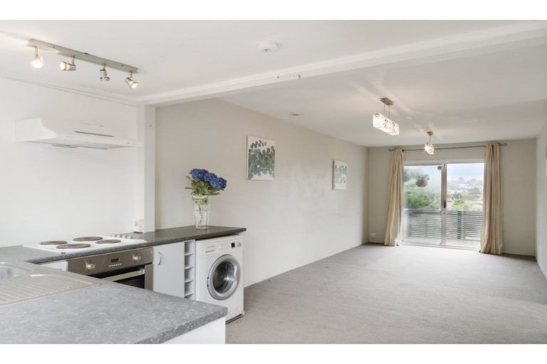 Photo of property in 9 Rangeview Road, Sunnyvale, Auckland, 0612