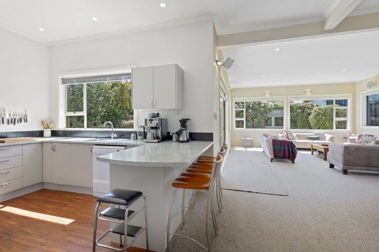 Photo of property in 98 Apu Crescent, Lyall Bay, Wellington, 6022