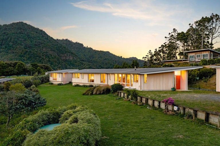 Photo of property in 38 Upland Road, Huia, Auckland, 0604