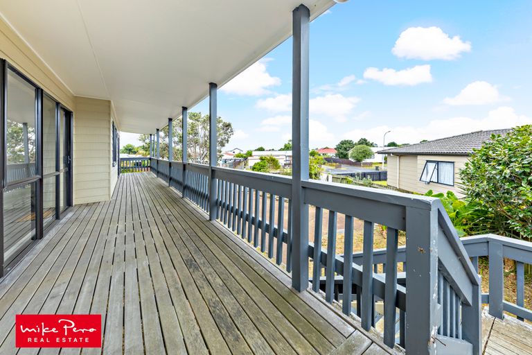 Photo of property in 20 Dungarvon Place, Clendon Park, Auckland, 2103