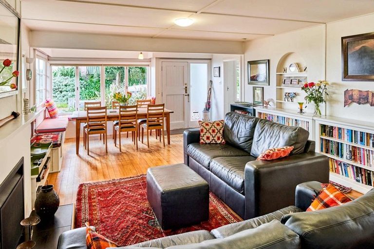 Photo of property in 53 Pukatea Street, Eastbourne, Lower Hutt, 5013