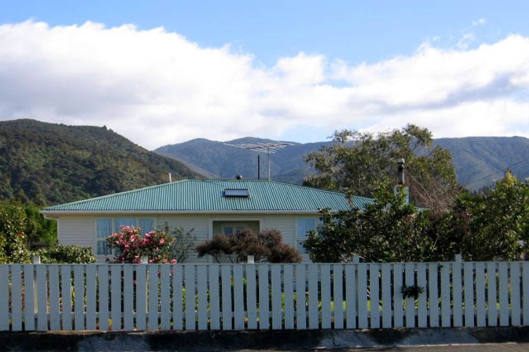 Photo of property in 26 Bethune Street, Featherston, 5710