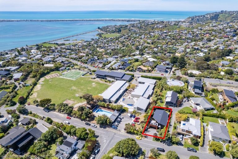 Photo of property in 272 Cannon Hill Crescent, Mount Pleasant, Christchurch, 8081