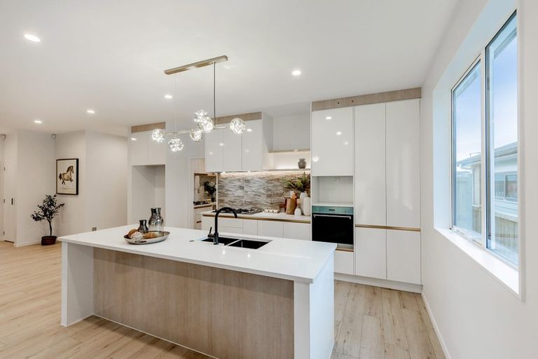 Photo of property in 28 Konoba Avenue, Kumeu, 0810