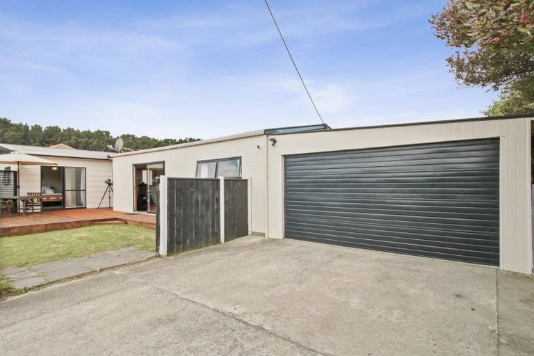 Photo of property in 83 Nash Parade, Foxton Beach, Foxton, 4815
