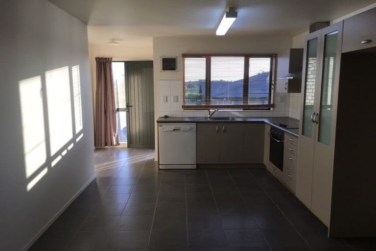 Photo of property in 302 Triangle Road, Massey, Auckland, 0614