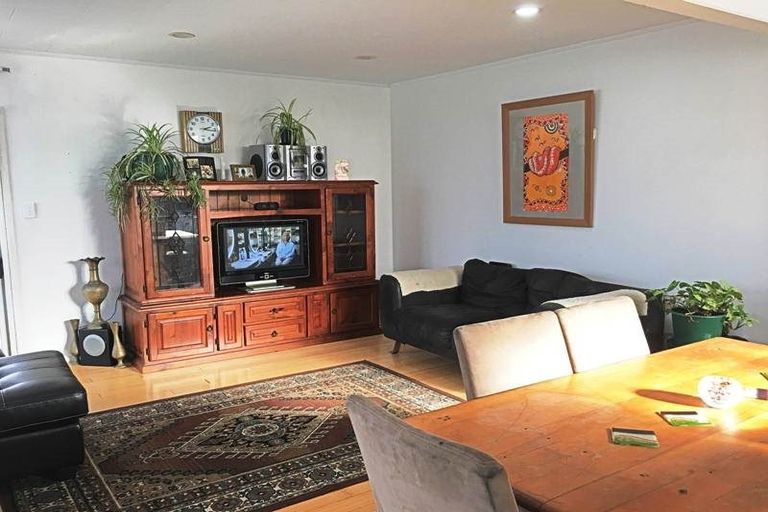 Photo of property in 19 Swallow Drive, Manurewa, Auckland, 2102