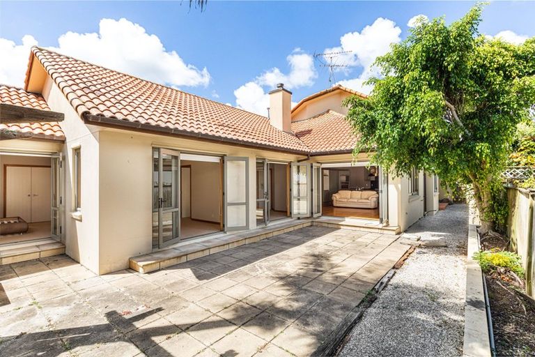 Photo of property in 25 Oakwood Grove, Eastern Beach, Auckland, 2012