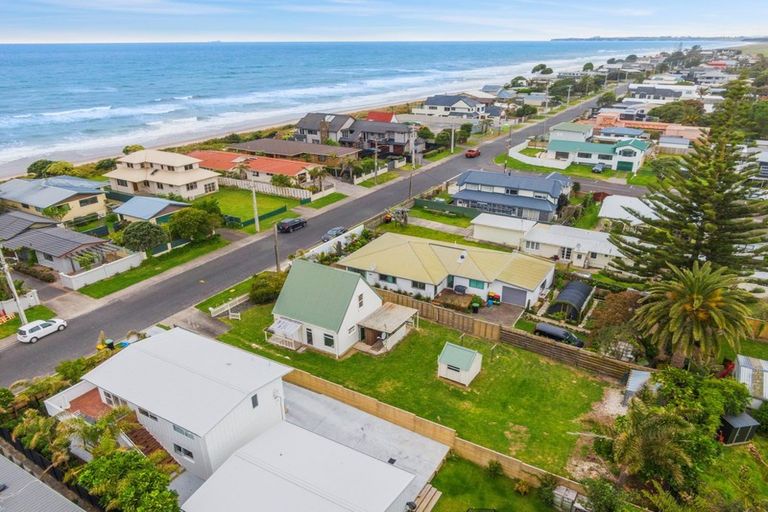 Photo of property in 64 Karewa Parade, Papamoa Beach, Papamoa, 3118