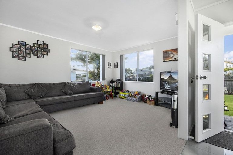 Photo of property in 1/14 Silver Creek Road, Weymouth, Auckland, 2103