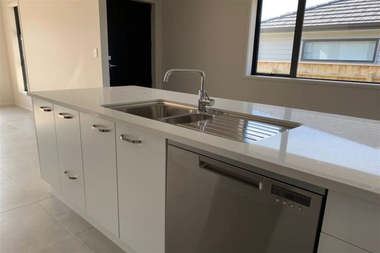 Photo of property in 8 Dida Park Drive, Kumeu, 0810