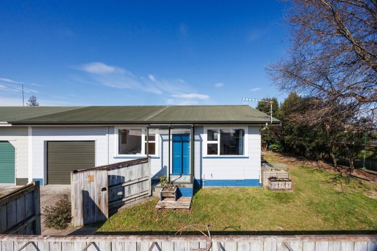 Photo of property in 2 Lockhart Avenue, Milson, Palmerston North, 4414