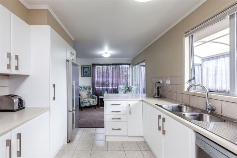 Photo of property in 25 Nor'east Drive, Northcross, Auckland, 0632