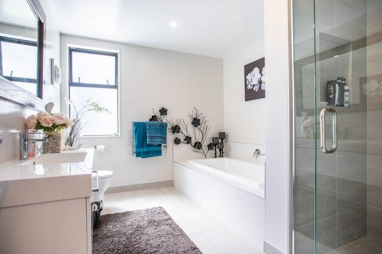 Photo of property in 2 Kereru Crescent, Wanaka, 9305