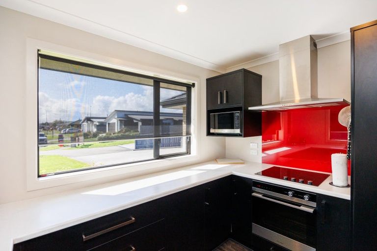 Photo of property in 81 Balrickard Way, Milson, Palmerston North, 4414