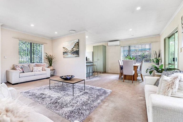 Photo of property in 2/38 Sandwich Road, St Andrews, Hamilton, 3200