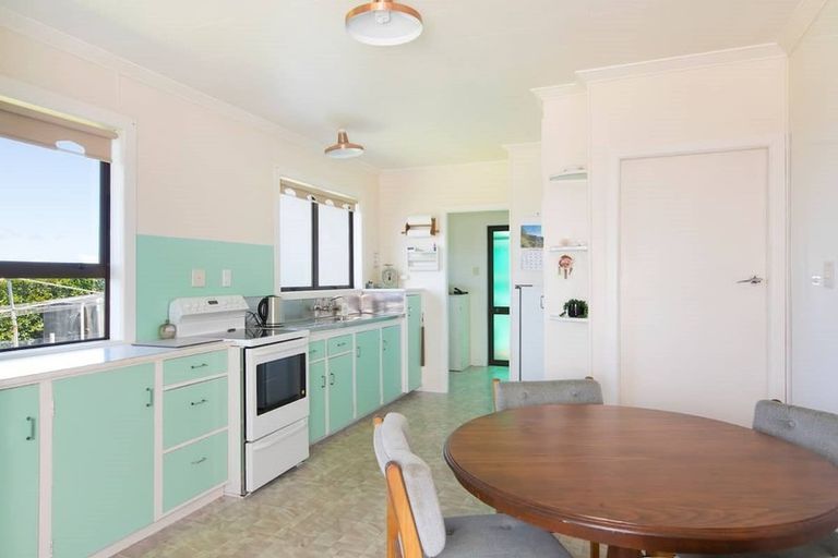 Photo of property in 15 Albert Street, Leigh, 0985