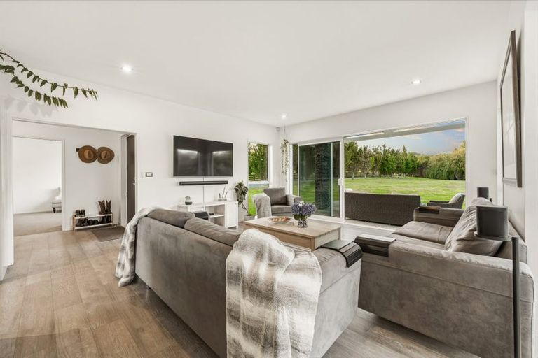 Photo of property in 1 Ngaire Close, Wainui, Silverdale, 0994