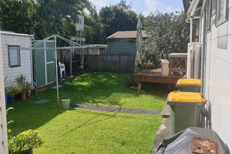 Photo of property in 24 Serwayne Place, Sunnyvale, Auckland, 0612