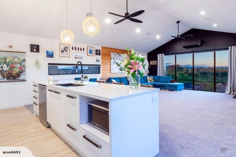 Photo of property in 272 Ballintoy Park Drive, Welcome Bay, Tauranga, 3175