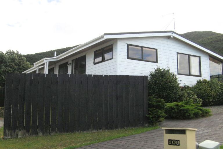 Photo of property in 109 Thurleigh Grove, Karori, Wellington, 6012