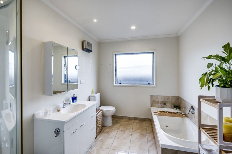 Photo of property in 4 Mcnaughton Place, Onekawa, Napier, 4110